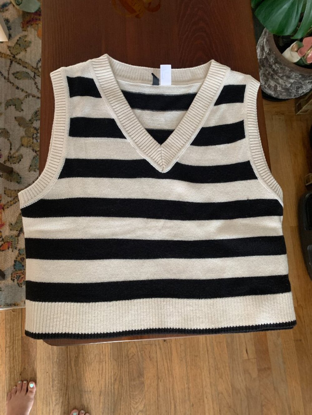 H&M Short Sweater Vest